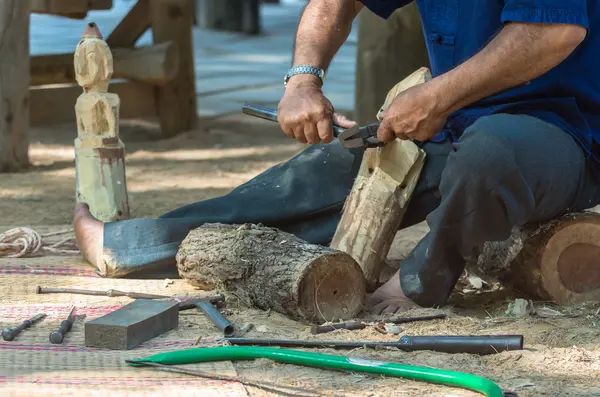 Hand holding hammer — Stock Photo, Image