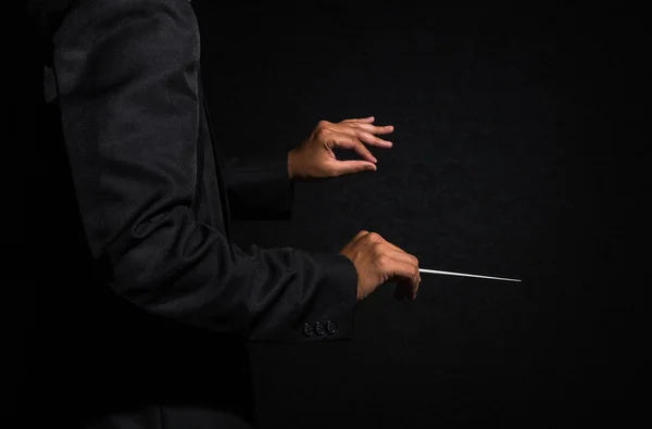 Mãos de maestro de orquestra — Fotografia de Stock