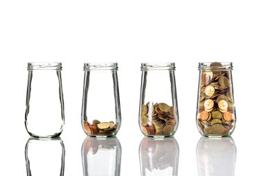 şişe farklı paralar ile