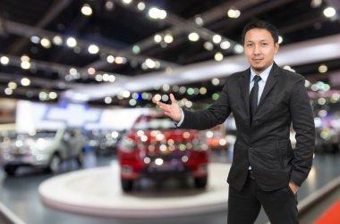 Mutlu araba satıcısı