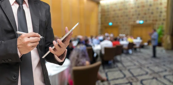 Businessman using laptop — Stock Photo, Image