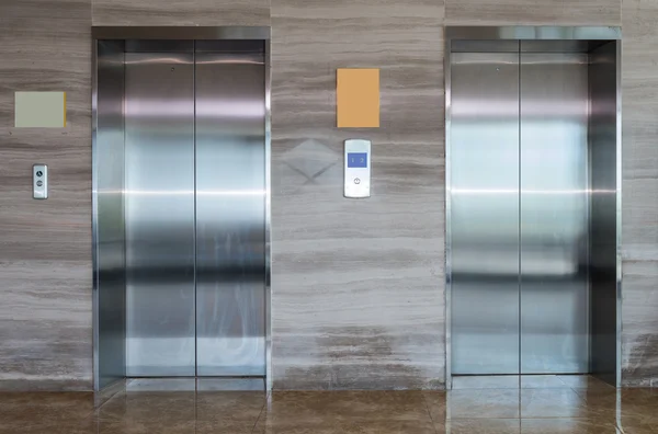 Twee lift deuren van office — Stockfoto