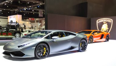 Lamborghini süper araba sahne gösterisi