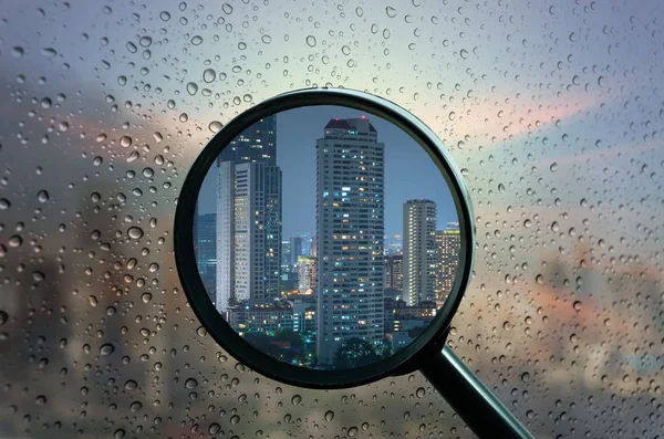 Zvětšovací sklo s panoráma města Bangkok — Stock fotografie