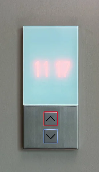 Лифт Кнопка вверх и вниз — стоковое фото