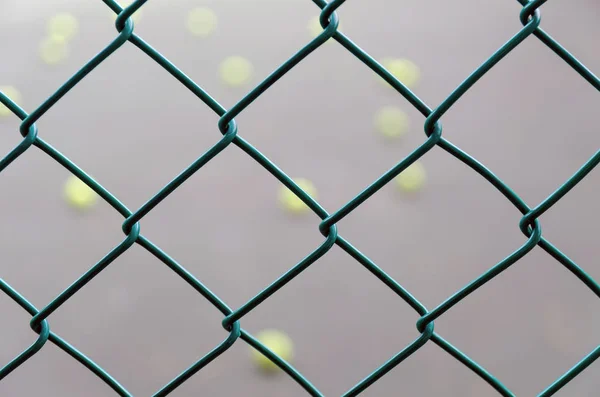 Cage of tennis court with tennis court — Stock Photo, Image