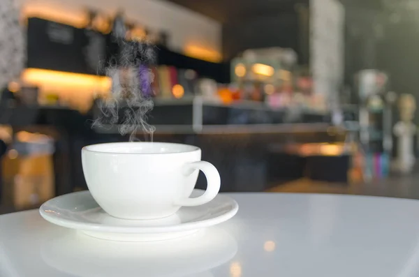 Kaffeetasse auf Coffee-Shop — Stockfoto