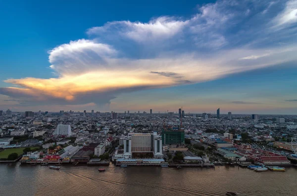 Gün batımında Bangkok şehir manzarası — Stok fotoğraf
