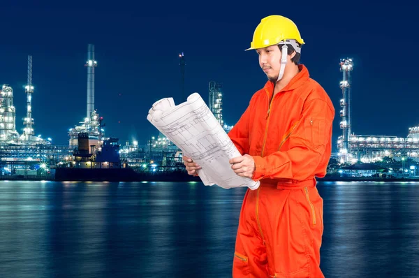 Asian engineer looking at the blueprint — Stock Photo, Image