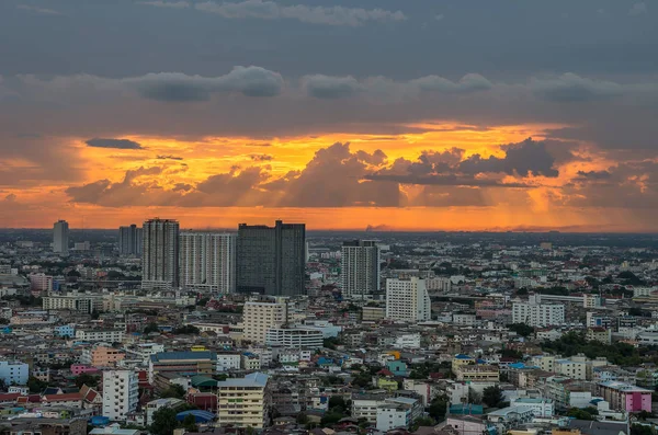 Fantastisches Sonnenlicht bei Sonnenuntergang — Stockfoto