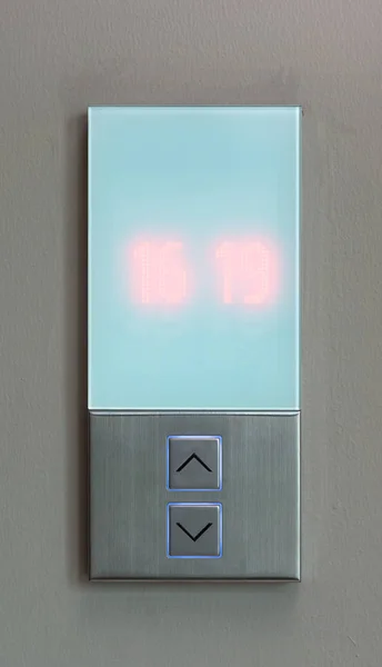 위쪽 및 아래쪽 엘리베이터 버튼 — 스톡 사진