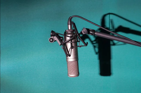 Microfone profissional do estúdio do condensador — Fotografia de Stock