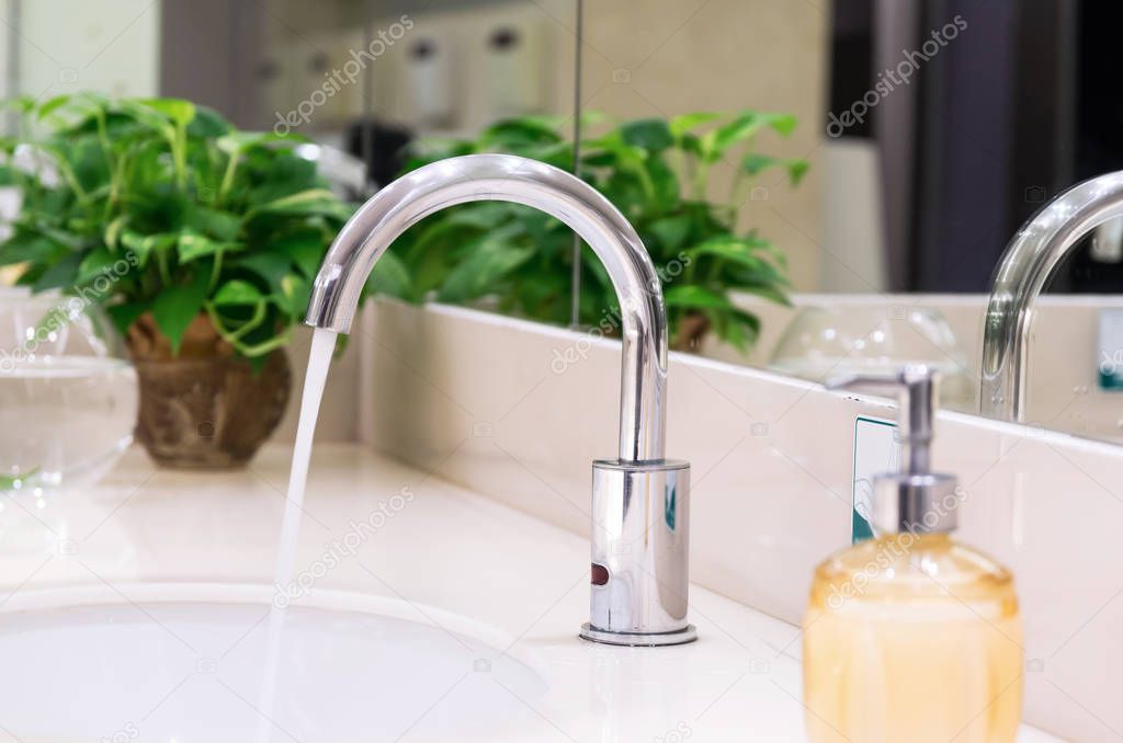 Chrome faucet with washbasin