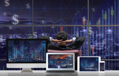 Tarafında oturan işadamı geri 