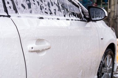 Araba köpük ile Temizleme