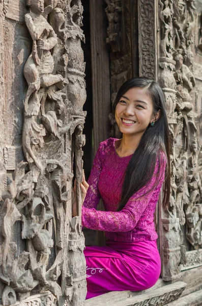 Όμορφο κορίτσι της Βιρμανίας — Φωτογραφία Αρχείου