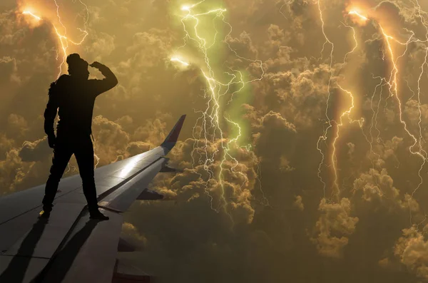 Man who looking the thunder lightnings — Stock Photo, Image