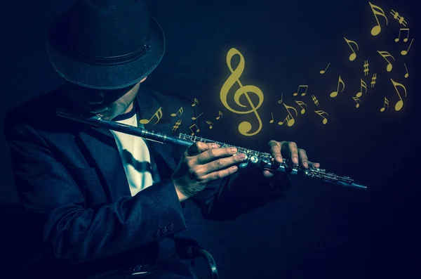 Dwarsfluit muziek spelen fluitist — Stockfoto