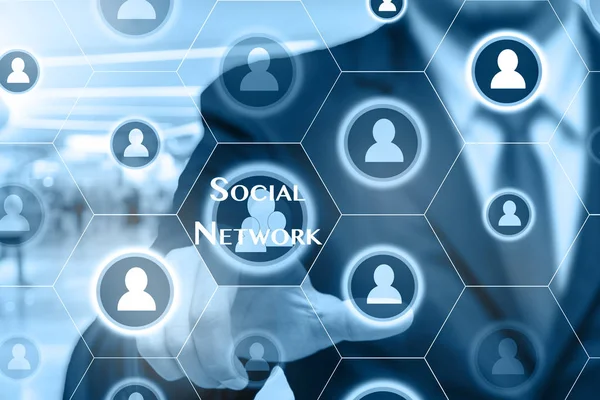 Üzletember megható a szociális háló — Stock Fotó
