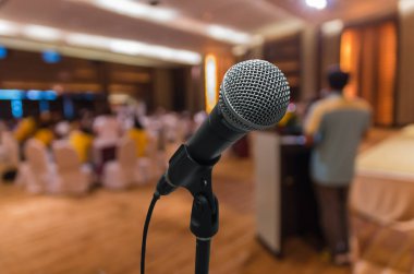 Konferans salonunun soyut bulanık fotoğraf