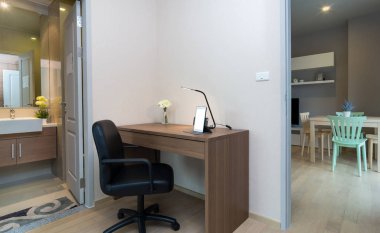 Çalışma tablosu bölgesi tablet ile 