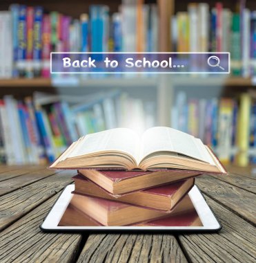 Eski kitaplardan büyüyen ağaç 