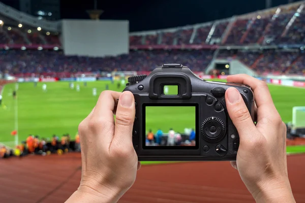 Hand holding the camera — Stock Photo, Image