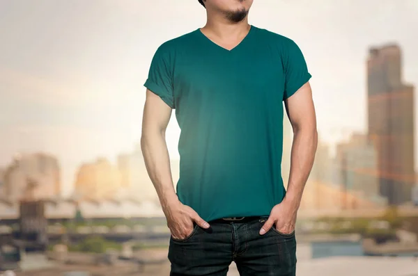 Man wearing blank t-shirt — Stock Photo, Image