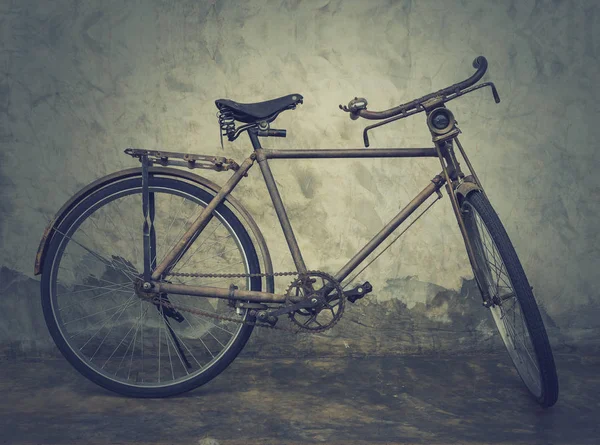 Винтажный и классический велосипед — стоковое фото