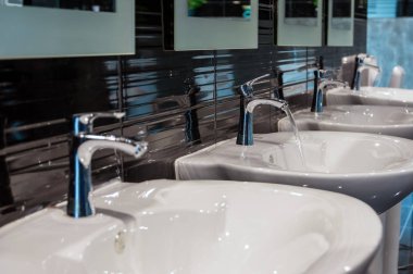 Krom musluk lavabo ile satır