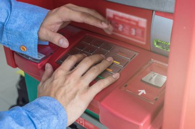 Atm Epp klavye tuşuna basarak eller 