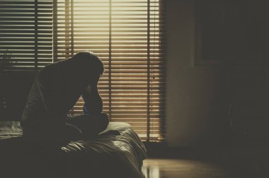 sad işadamı oturan