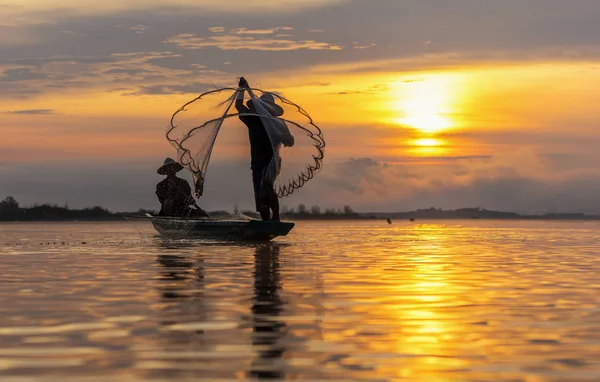 Silhouette of asia traditional fishermen — Stock Photo, Image
