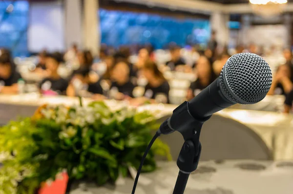 Konferans salonunun soyut bulanık fotoğraf 