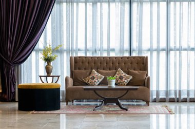 Bir otelin lobi alanı