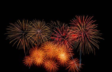 Çok renkli havai fişek kutlama