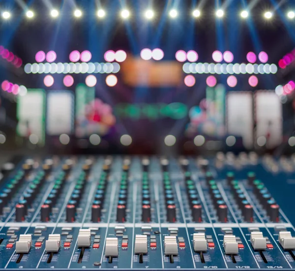 Over het podium, audio-mixer — Stockfoto