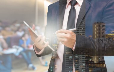  işadamı tablet kullanma 