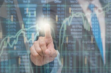 Ticaret grafik işaret eden işadamı 