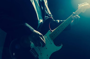 Gitar çalmak Closeup müzisyen
