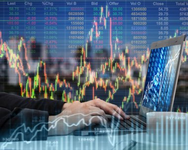 İşadamı laptop çalışma kullanma