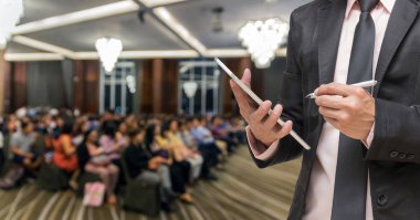 işadamı tablet kullanma 