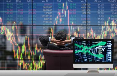 Tarafında oturan işadamı geri 