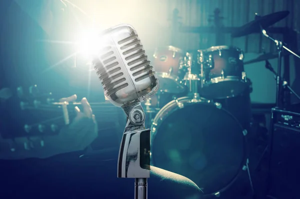 Retro mikrofon mint háttér — Stock Fotó