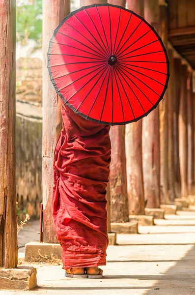 仏教初心者の背面側 — ストック写真