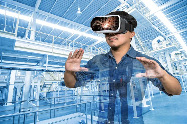 Sian man dragen van virtuele realiteit Stockfoto