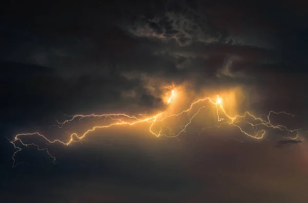 Trovão relâmpagos e tempestade — Fotografia de Stock