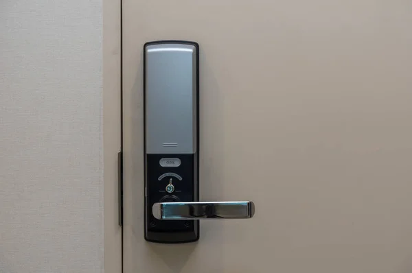 Cerradura de puerta automática —  Fotos de Stock