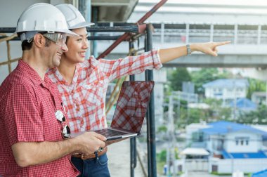 Çok ırklı İnşaat Mühendisleri 