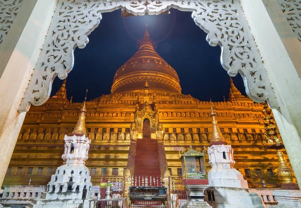 Pagode Shwezigon au crépuscule — Photo